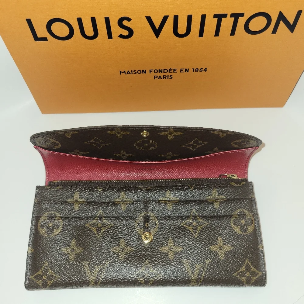 GUC Authentic Louis Vuitton, leather Emilie wallet, Red interior - Picture 7 of 9